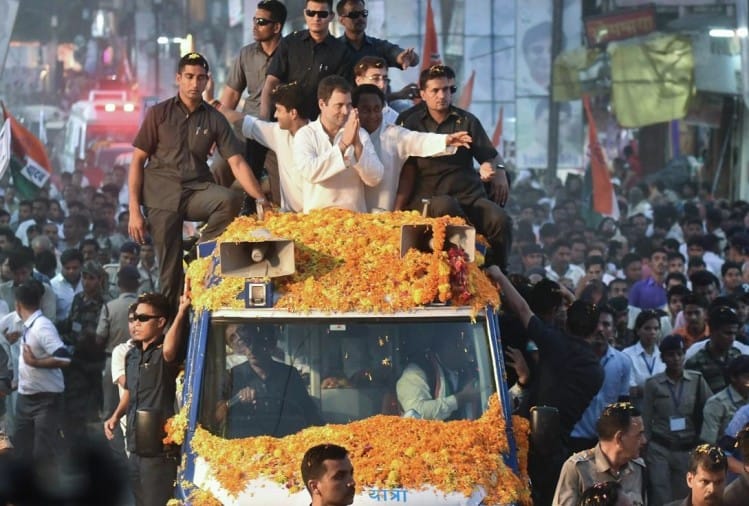 तस्वीरें:रोड शो में राहुल गांधी बोले- झूठे वादे सुनने हैं तो पीएम मोदी की  सभा में जाइए - Congress President Rahul Gandhi Addresses The People Of  Jabalpur During His Road Show -