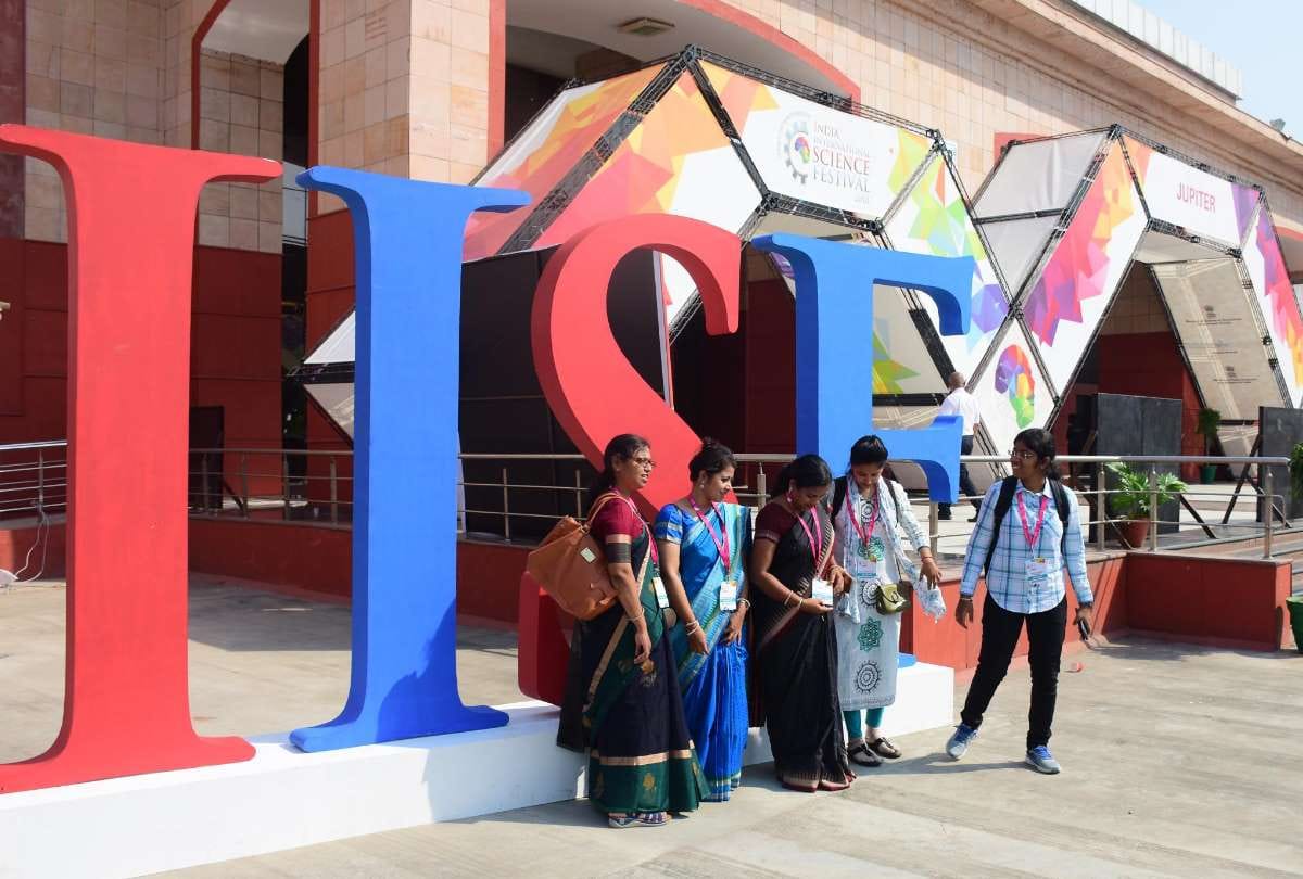 central minister harshvardhan says this is right   time for youngesters