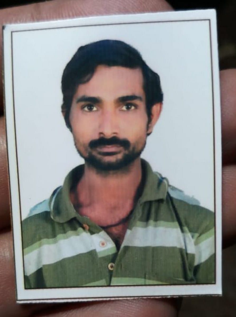 भूख से बच्चों को तड़पता देख पिता ने जान दी