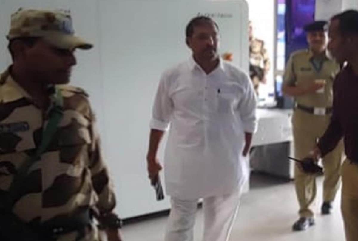 nana patekar is seen at jodhpur airport with media