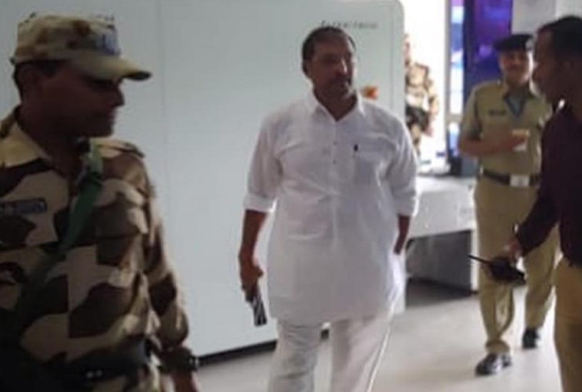 nana patekar is seen at jodhpur airport with media
