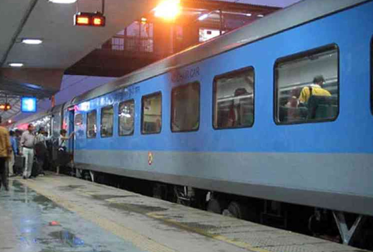 24 trains including Pushpak stopped due to down-line point failure