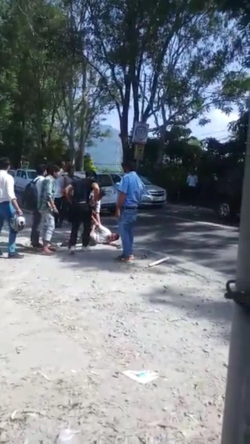 bloody fight between dehradun DIT college student two group three injured