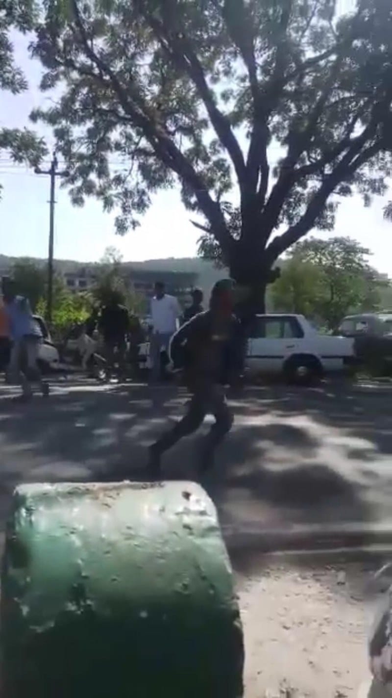 bloody fight between dehradun DIT college student two group three injured