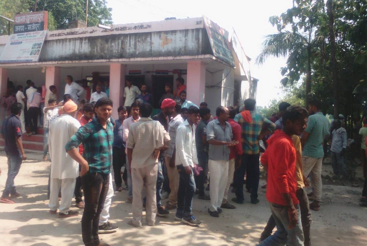 Road accident in ghazipur three people killed