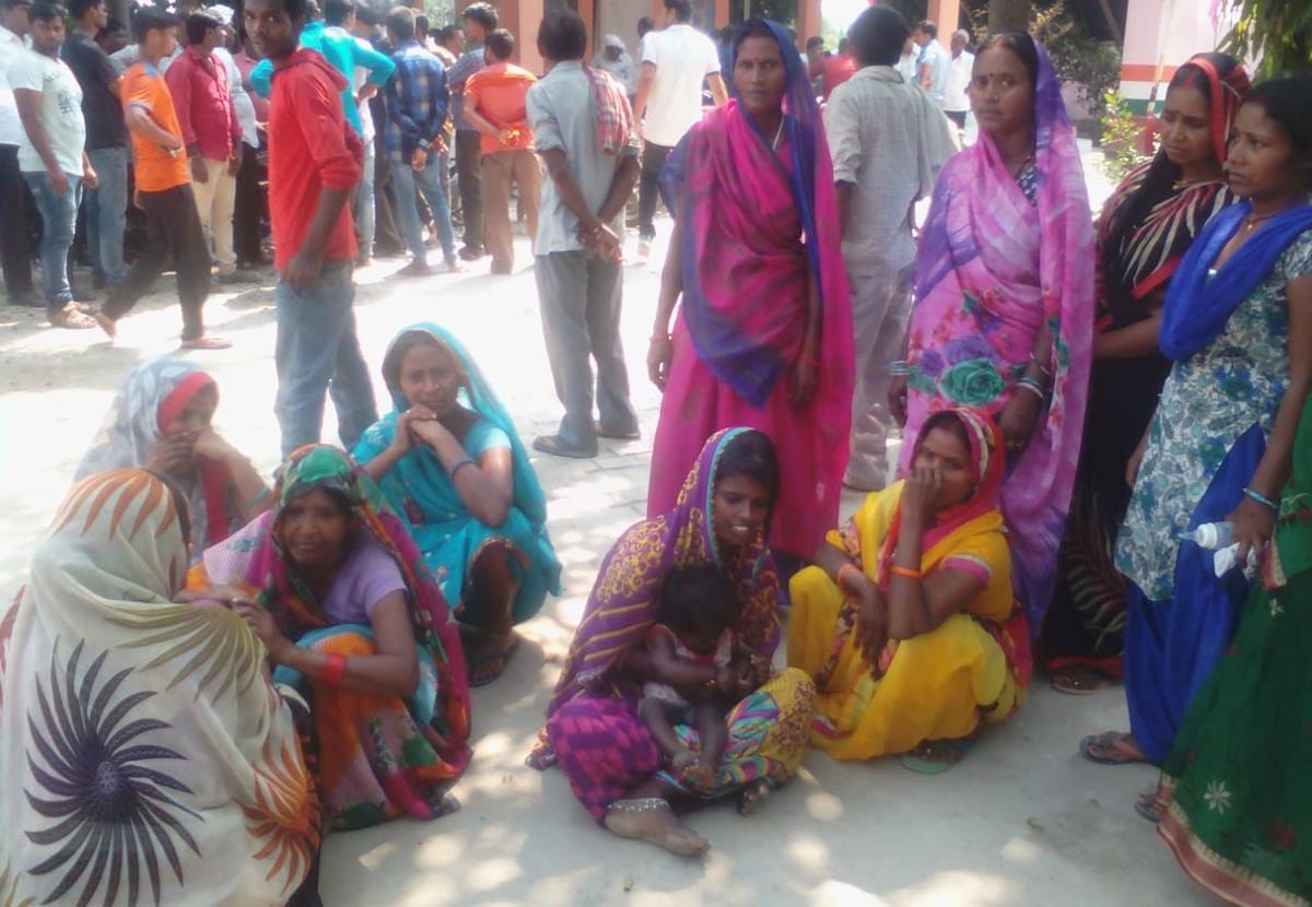 Road accident in ghazipur three people killed