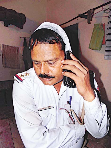 two robbers arrested in tempo driver loot, sub inspector injured.