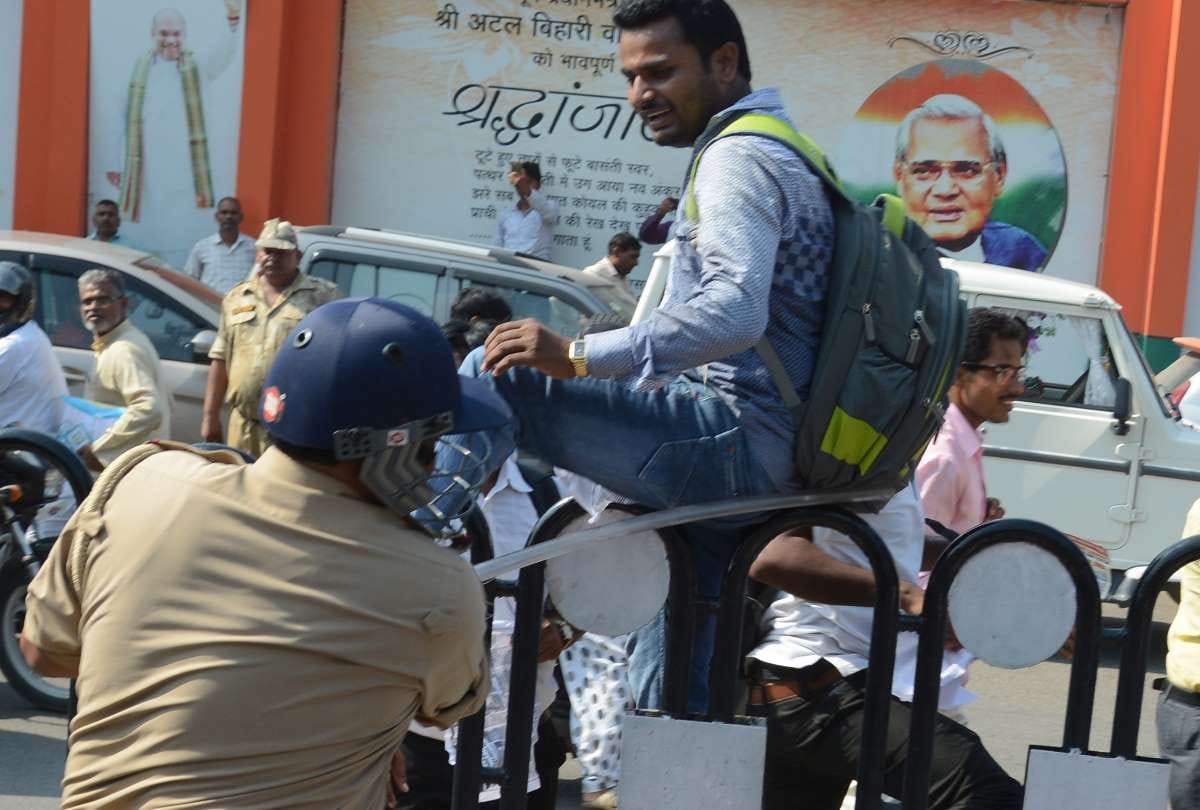 lathicharge on sikshak bharti candidates protesting in front of bjp office