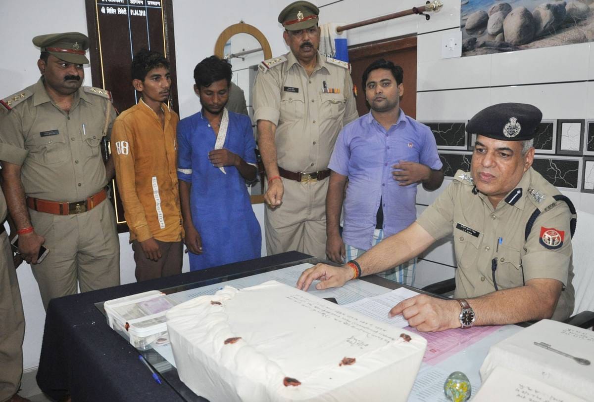 Police arrested three people for printing fake currency in mau