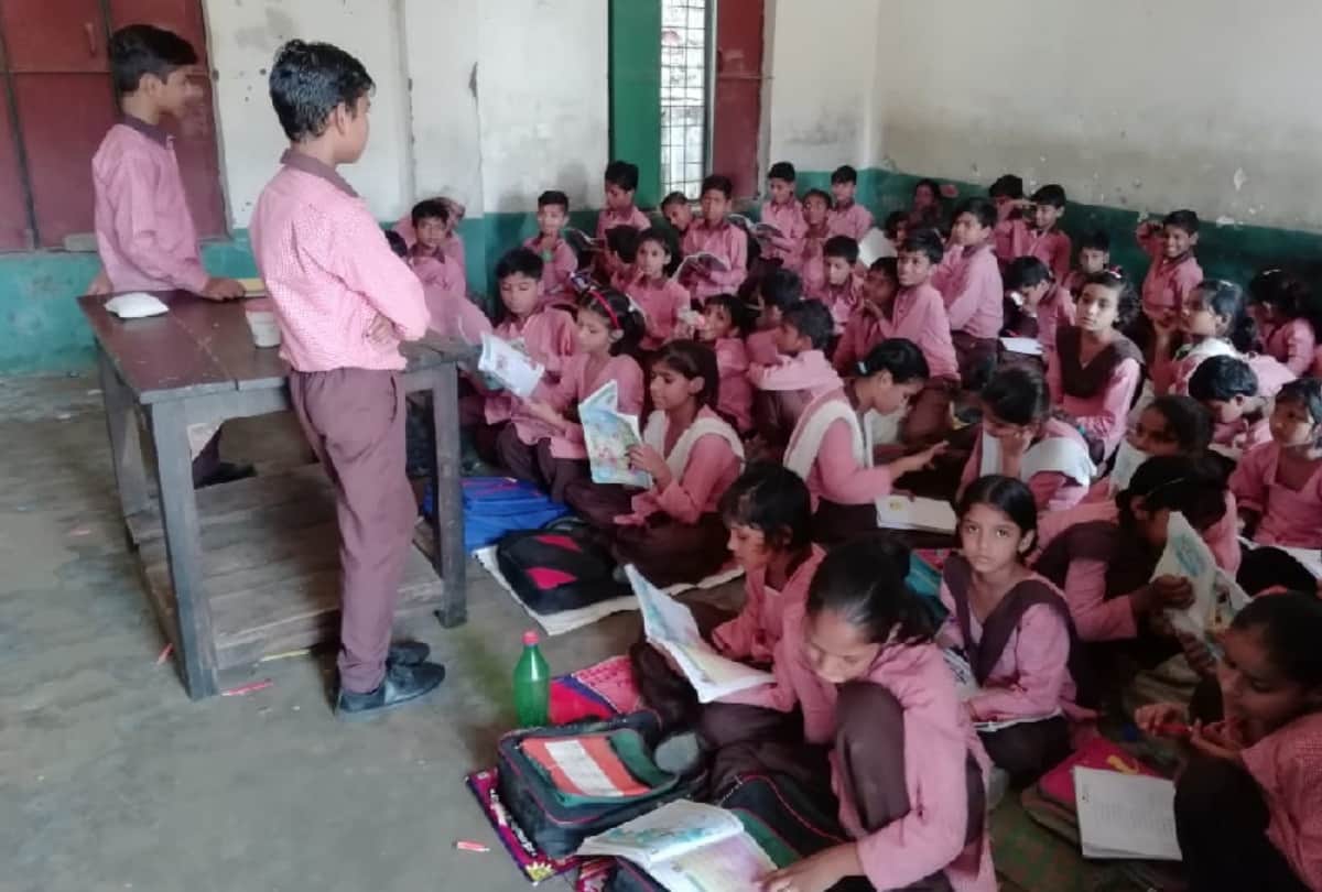 UP: primary school student teaching all class in the place of teachers in meerut