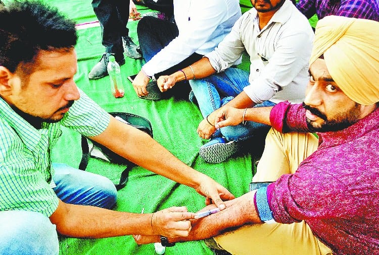 Government Teachers Protest Against Punjab Government due to Decreasion in Salary