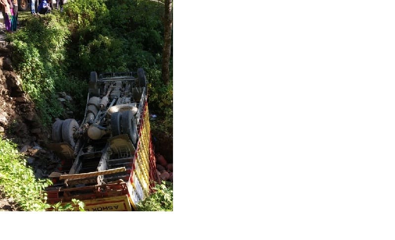 Cylinders dropped in canter ditch, driver and helper injured