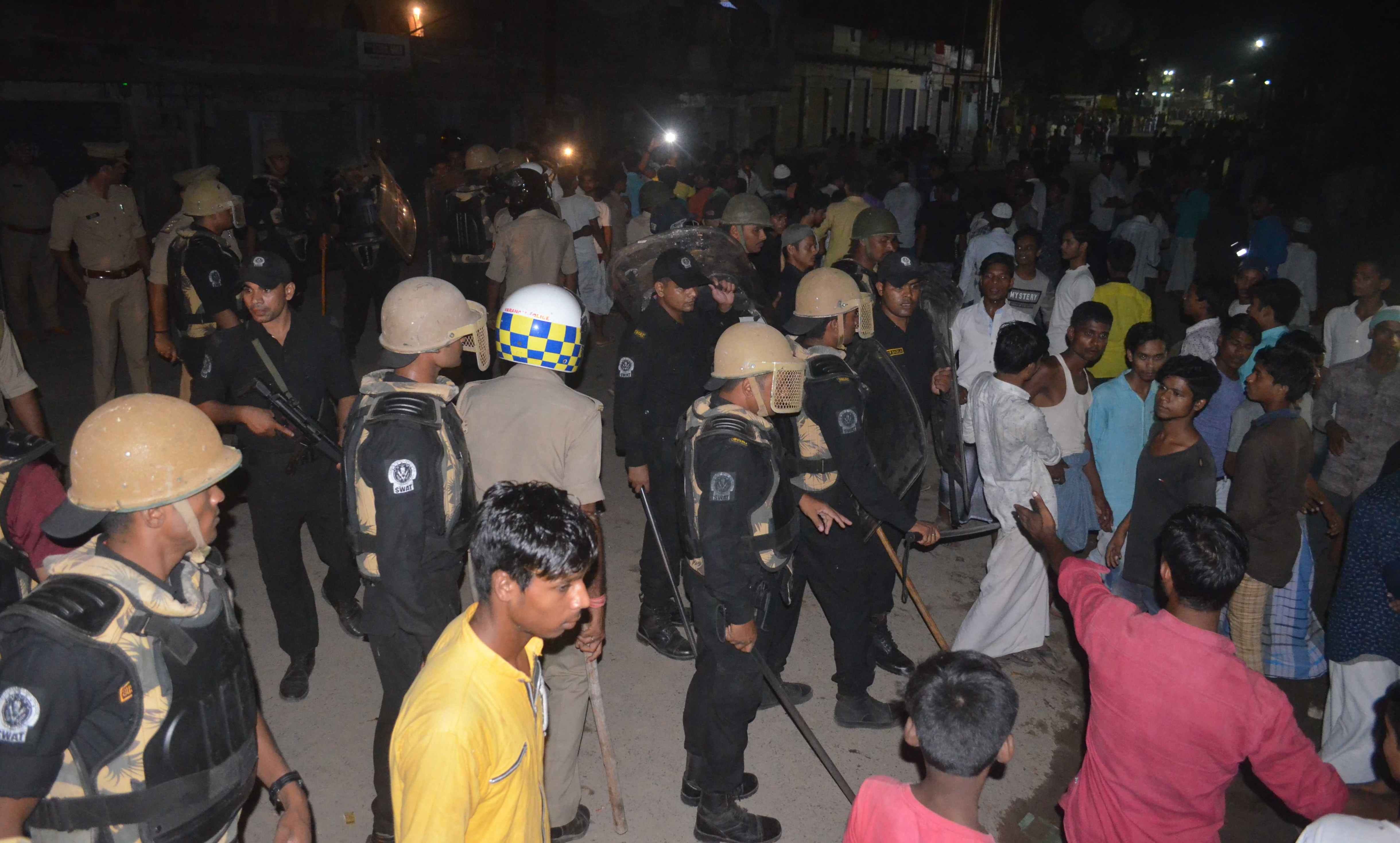 Two community dispute in varanasi police force manage situation