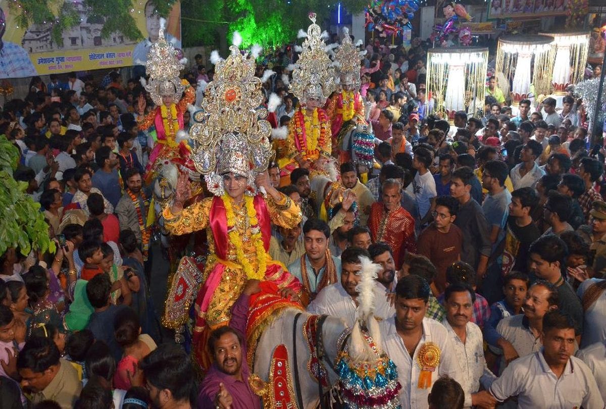 muslims making welcome gate for Ram Barat in janakpuri mahotsav 2019