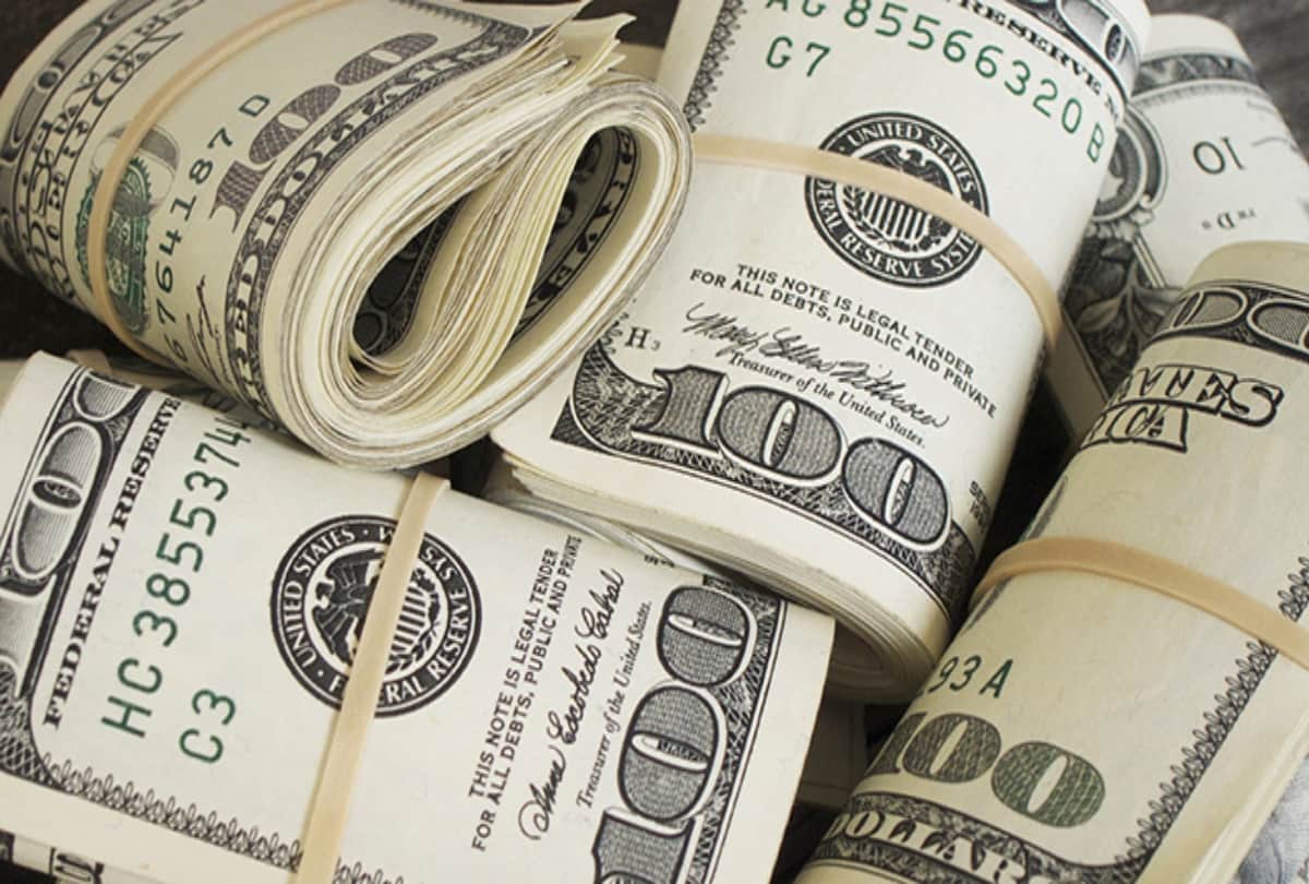 Do people long live who have more money