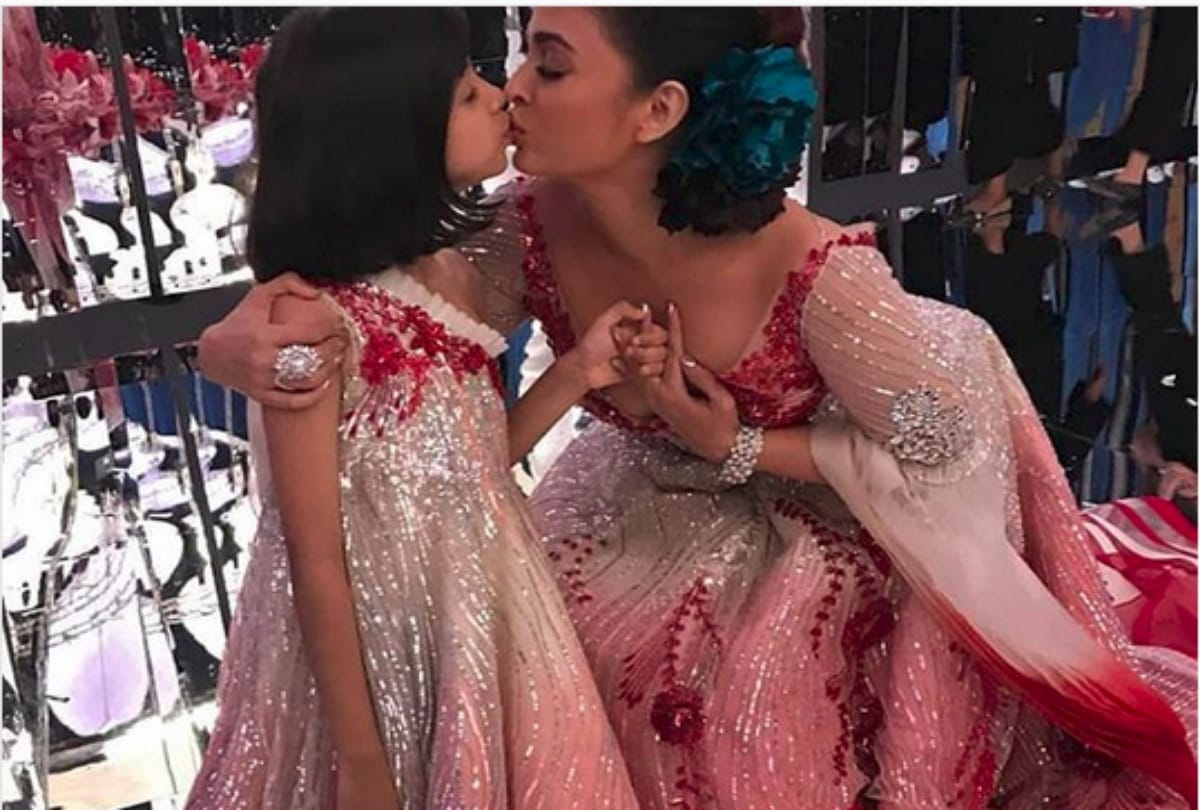 aishwarya rai and aaradhya bachachan dance with queen harish at isha ambani pre wedding