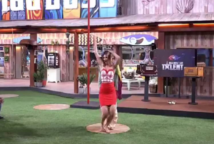 Bigg Boss 12 Jasleen Matharu will do hot dance in front of Anup Jalota