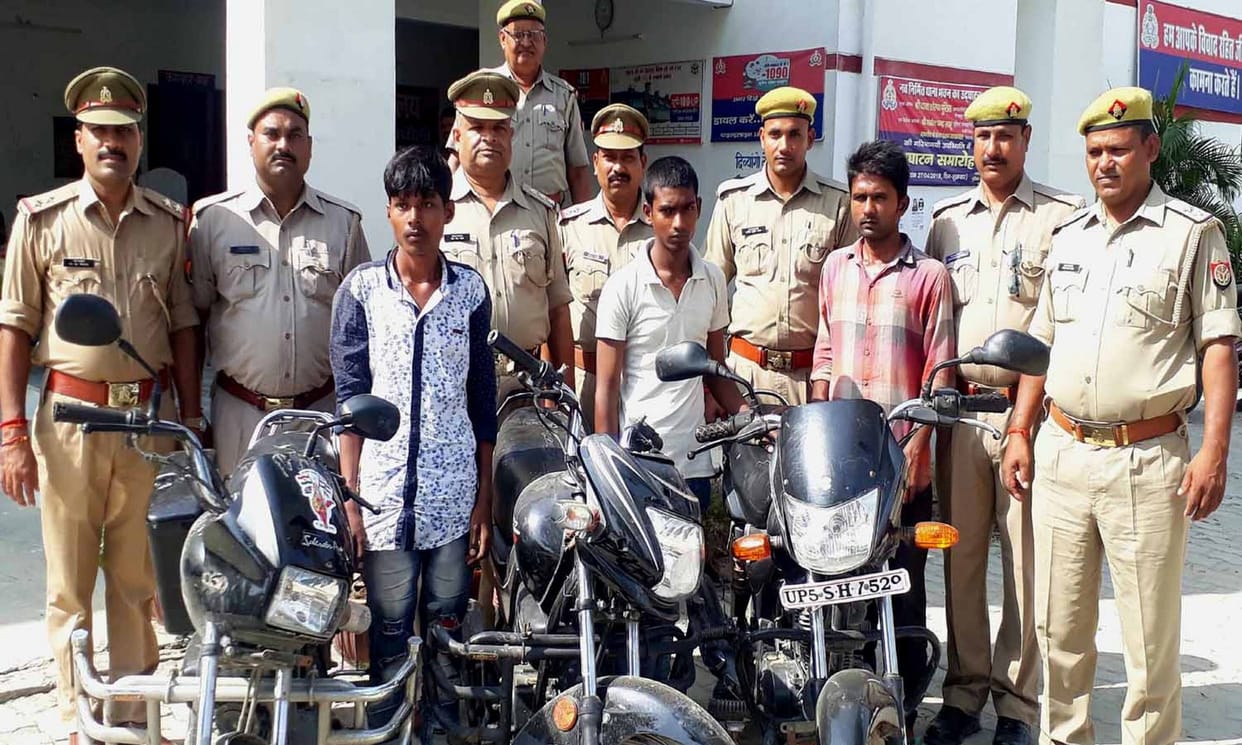 चोरी की बाइक के साथ तीन गिरफ्तार