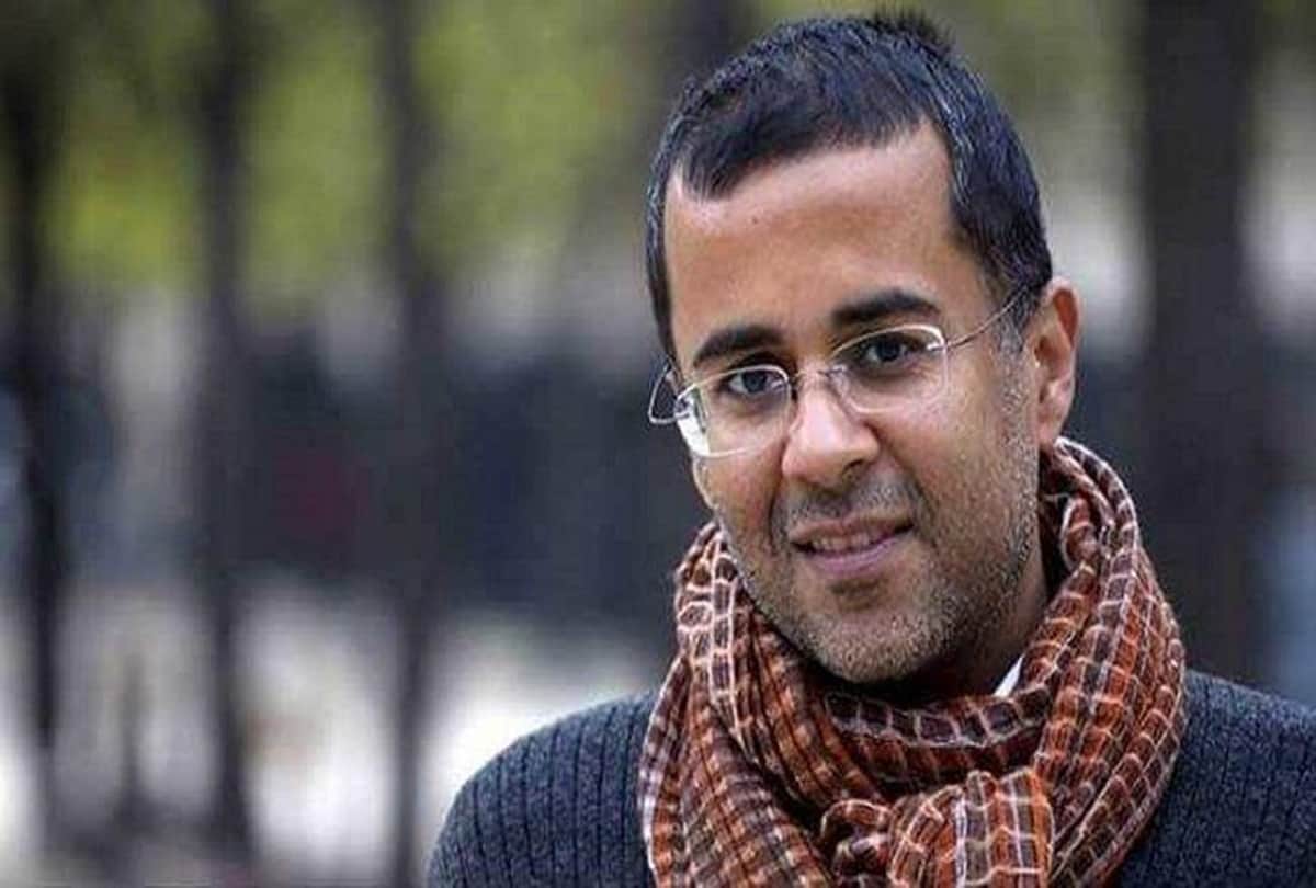 Delhi Violence Anupam Kher angry on Chetan Bhagat on social media