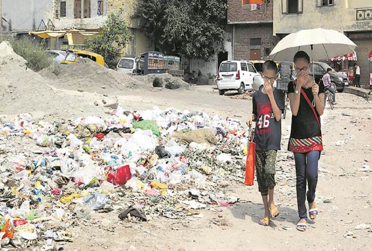 east delhi sanitation workers will not end Strike until their demands are met