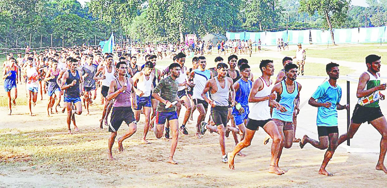 Young men showing courage in Saharanpur for Army recruitment
