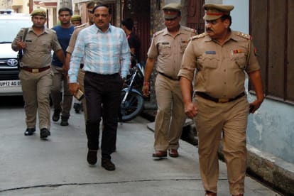 Woman suicide in muzaffarnagar by Shot herself with pistol
