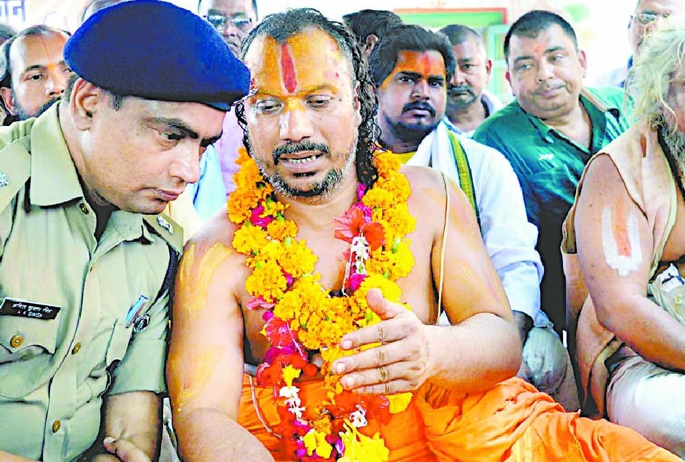 mahant paramhans anshan continue on seventh day.
