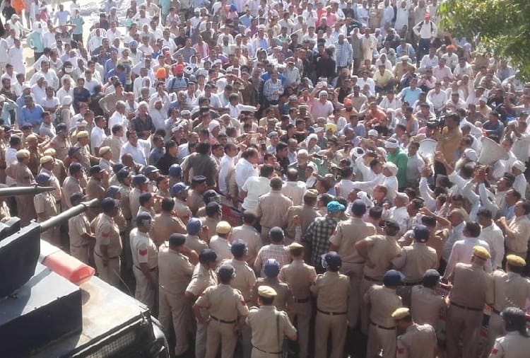 police lathicharge on roadways employees in panipat of haryana