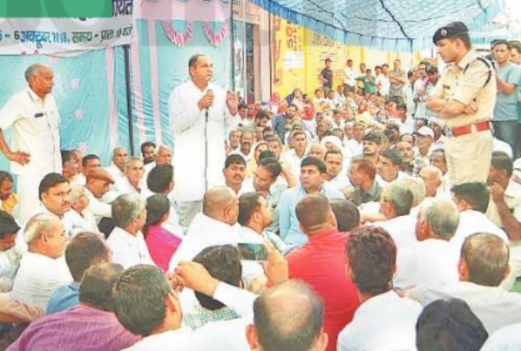 Missing Boy Family Protest Outside State Minister Krishan Panwar House in Rewari