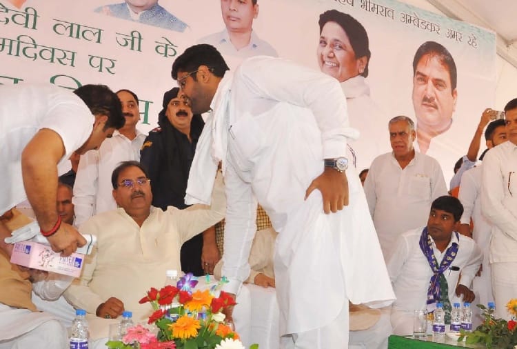 op chautala become angry over hooting against abhay chautala in rally