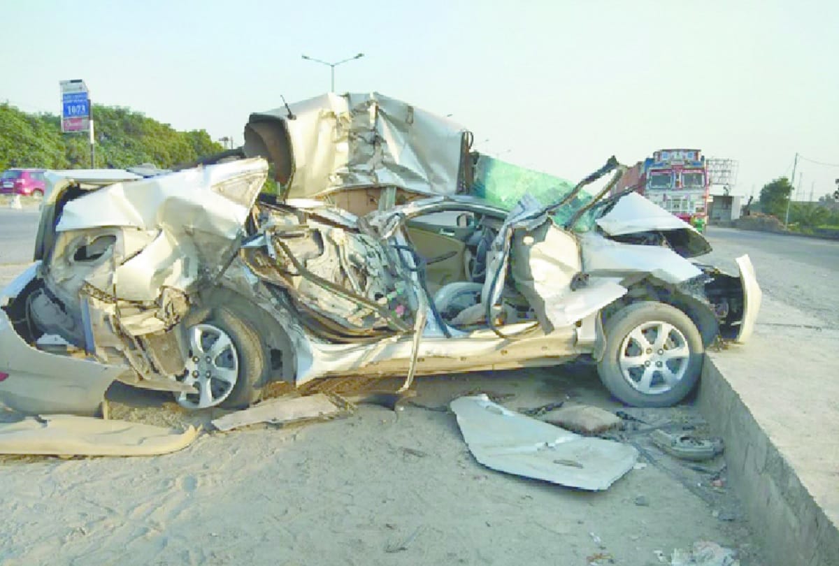 Two friends died in road accident at gurugram
