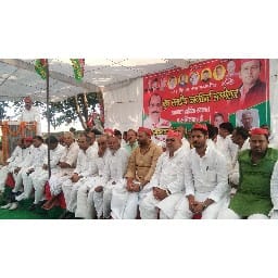 केंद्र व प्रदेश सरकार पर जमकर बरसे सपाई