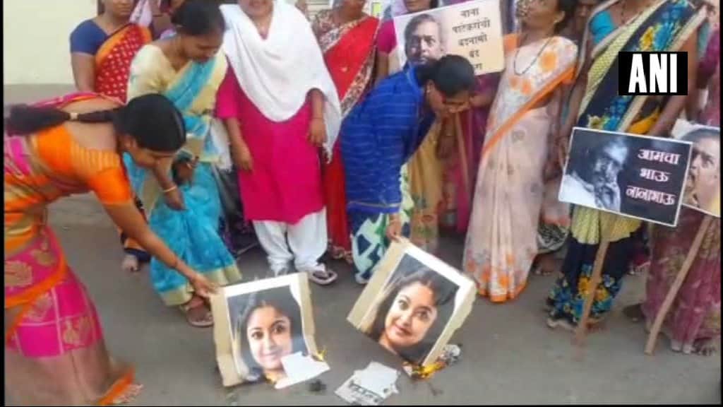 Widows of farmers protest against Tanushree Dutta in Maharashtra