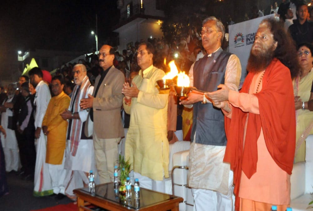 Singer Anuradha Paudwal sing Ganga Aarti in rishikesh After investor summit