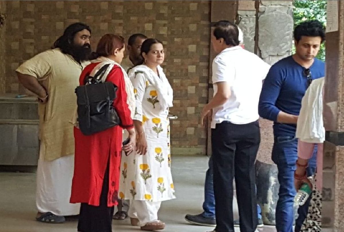 Bollywood actress Vijayta Pandit arrives at Vrindavan to take body of nephew