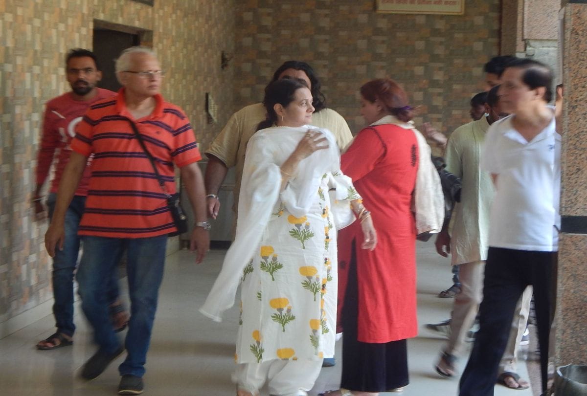 Bollywood actress Vijayta Pandit arrives at Vrindavan to take body of nephew