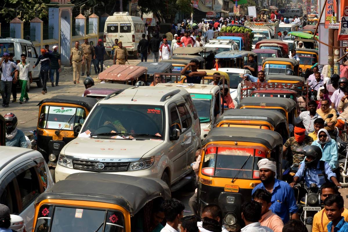 varanasi police get tension when DGP wife suffring from road jam