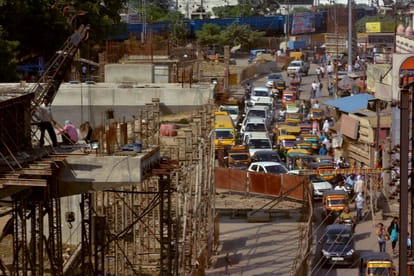 varanasi police get tension when DGP wife suffring from road jam