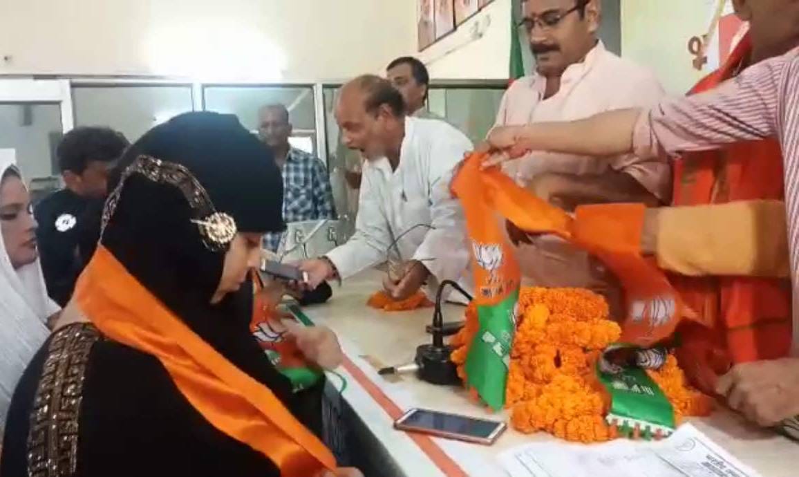 Hundreds of muslim women joined BJP in varanasi