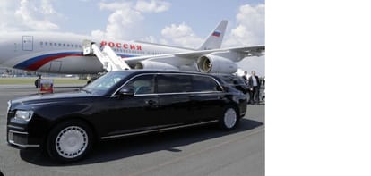 vlamidir putin's car can swim in water, know about the deep details of this limousine car