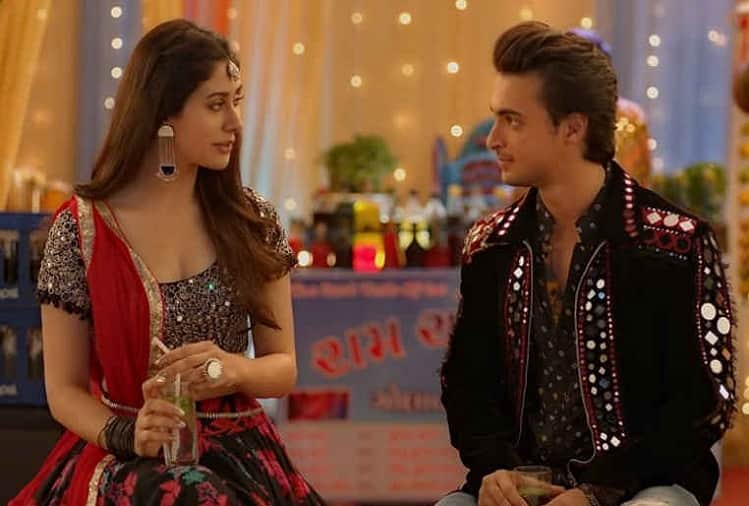 Aayush Sharma Loveyatri Ayushmann Khurrana Andhadhun film box office collection day 2