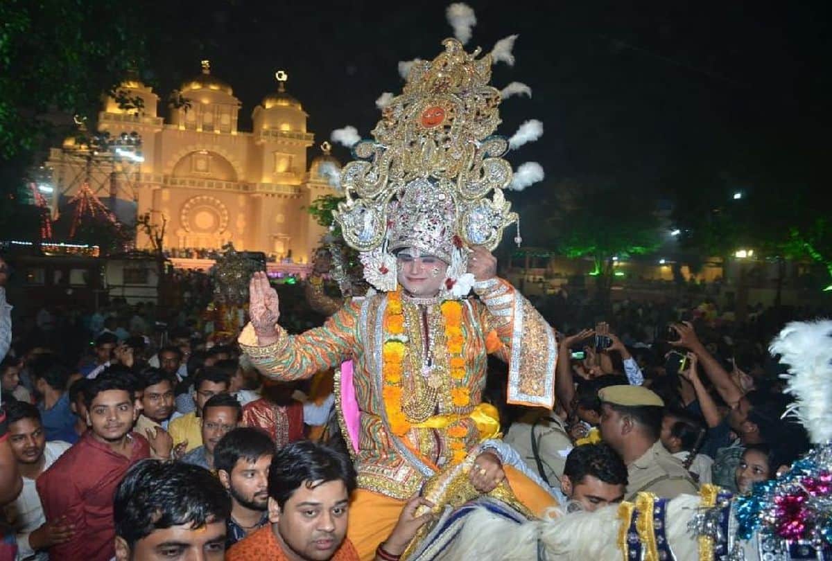 muslims making welcome gate for Ram Barat in janakpuri mahotsav 2019