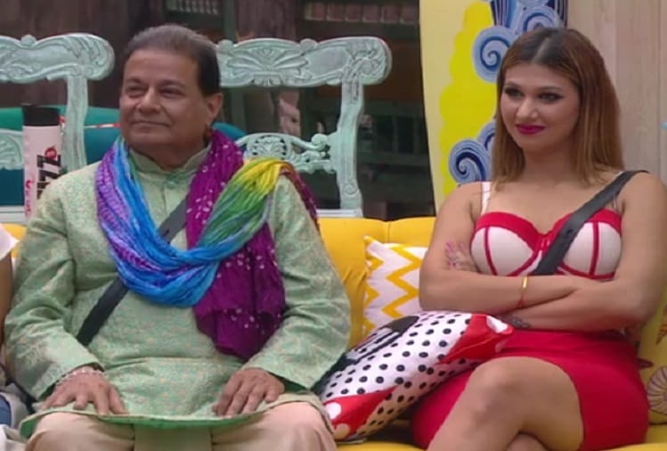 Bigg Boss 12 Jasleen Matharu asked Romil related to Anup Jalota property