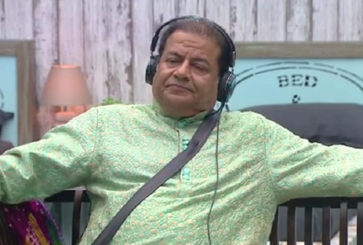 Bigg Boss 12 Jasleen Matharu asked Romil related to Anup Jalota property