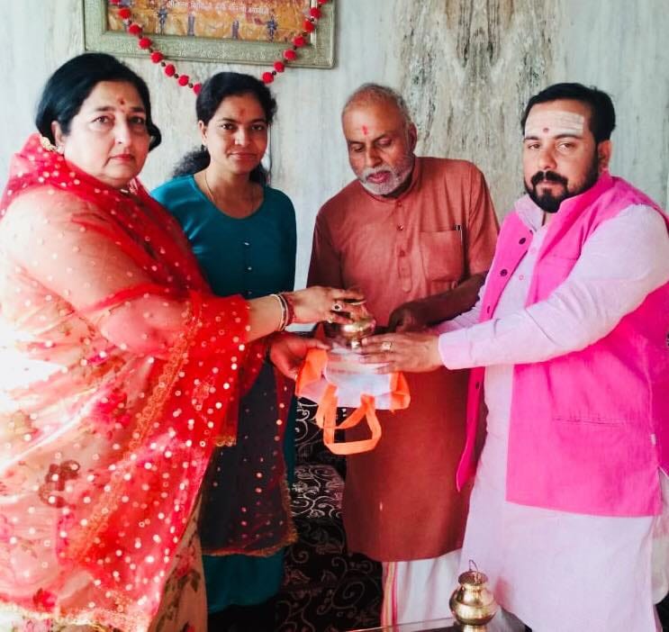 bhajan singer anuradha paudwal visit haridwar