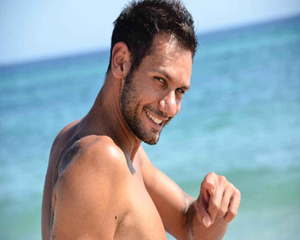Story of an educated man who willingly choose to become gigolo
