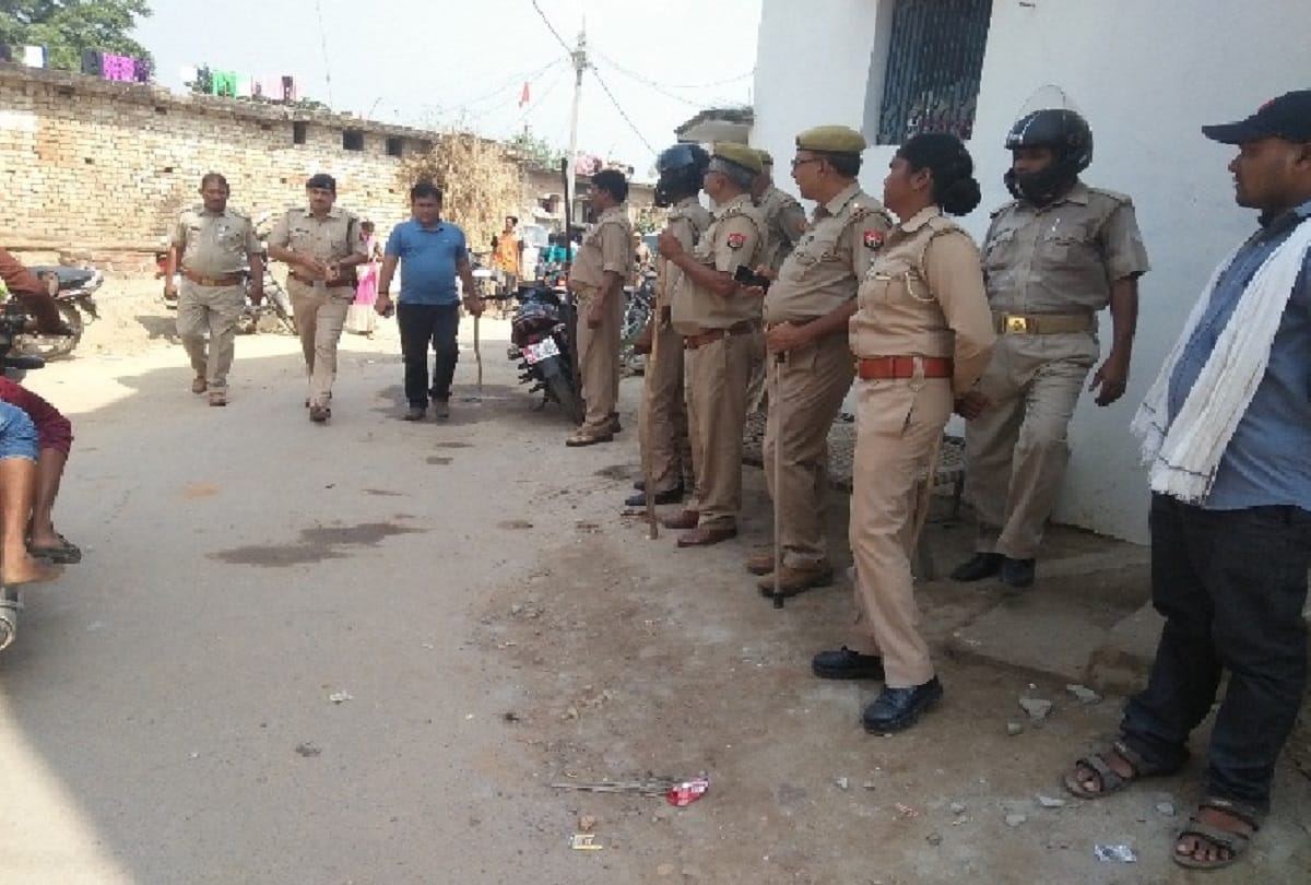 Kesaria flags imposed on eidgah, second news fighting for flagging the bhagwa flag
