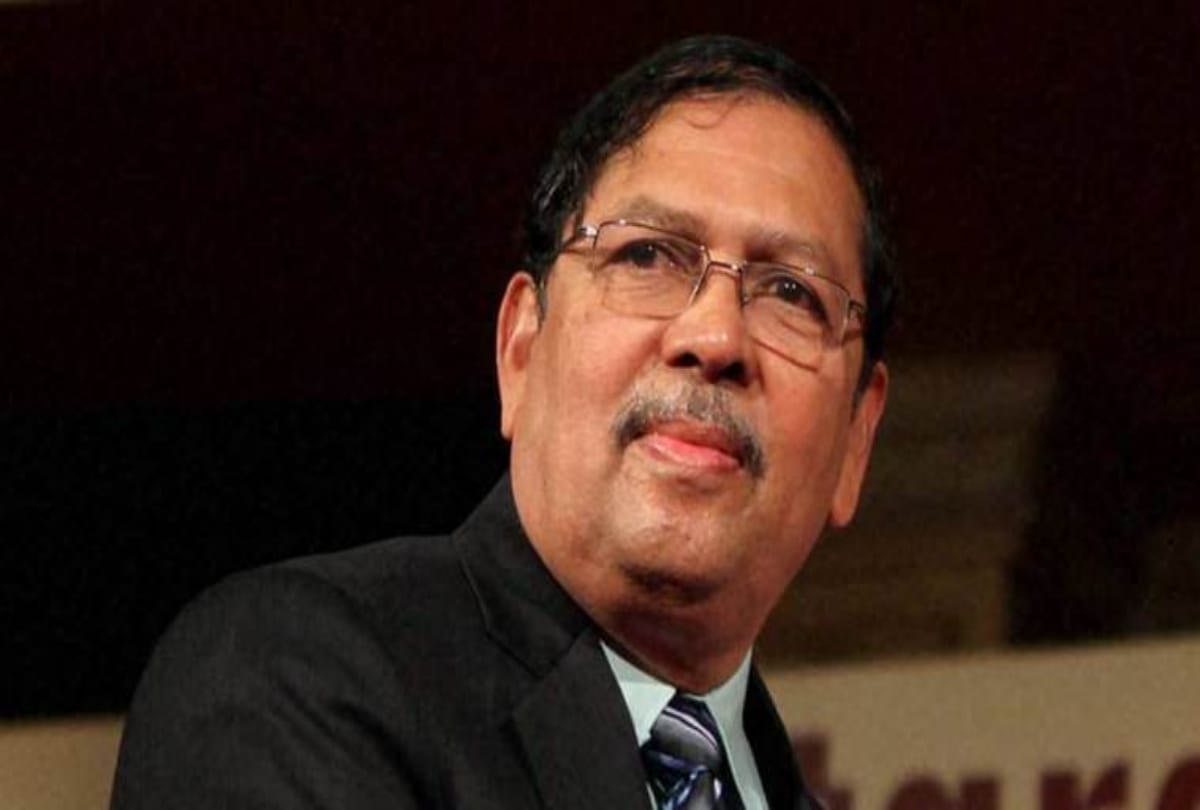 Former Chief Justice of India N Santosh Hegde said, it is wrong for CJI to hear his own case