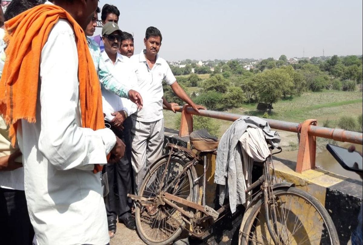 Young man jumped into Yamuna and drowned