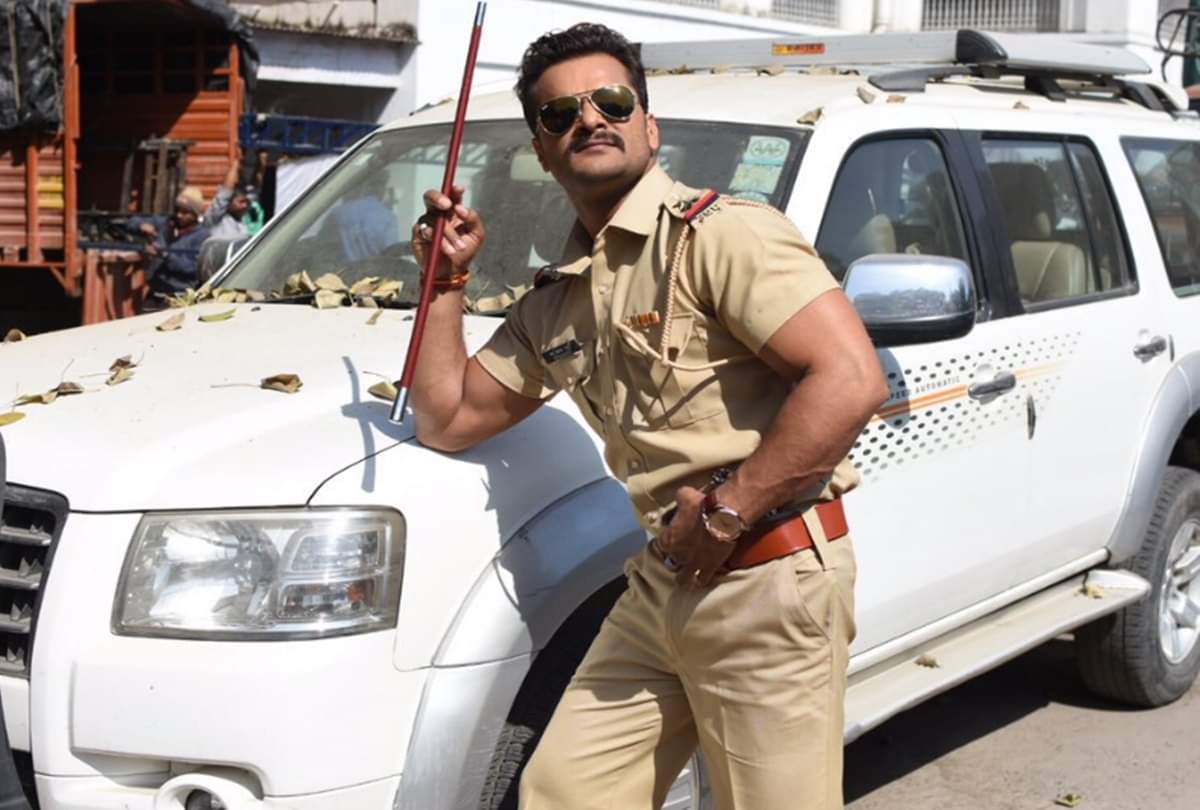 Bhojpuri actor khesari lal yadav distributed blankets to the poor people at patna